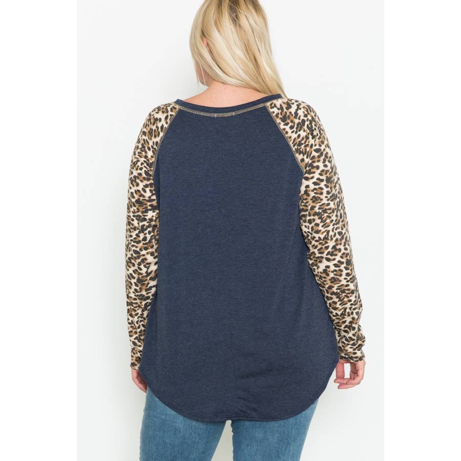 Plus-Size Front-Hem Knotted Long-Sleeve Top | Floral Print & Solid Color-Blocked Contrast