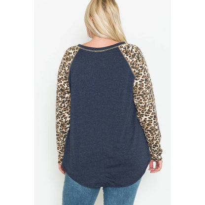 Plus-Size Front-Hem Knotted Long-Sleeve Top | Floral Print & Solid Color-Blocked Contrast